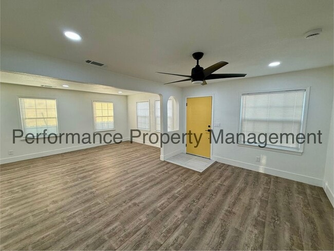 Building Photo - Charming 3 Bed/2 Bath N Bakersfield Home w/ $0 Deposit Option