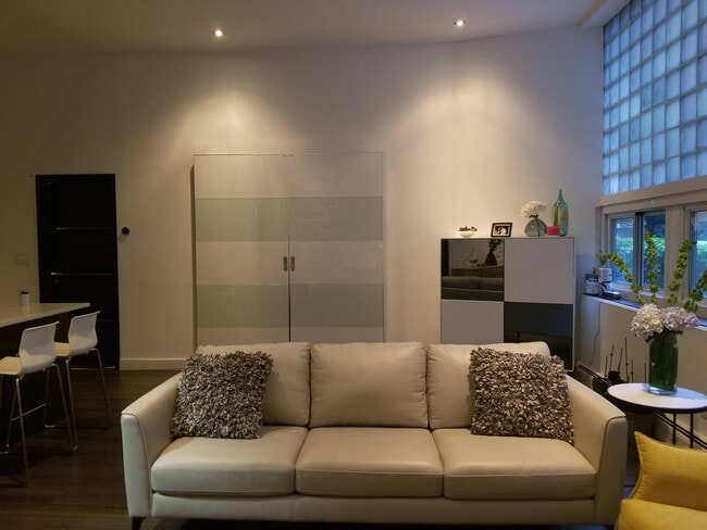 Building Photo - 215 Washington St