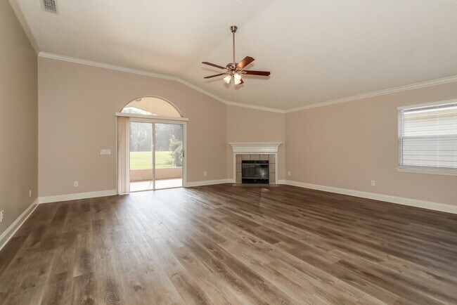 Building Photo - 705 Putters Green Way S