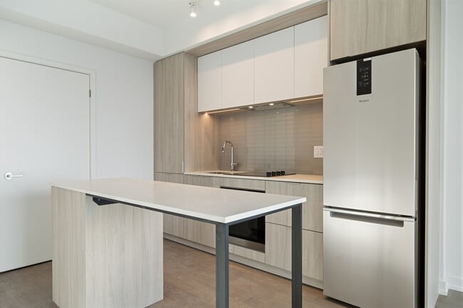 Photo du bâtiment - 395 Square One Dr