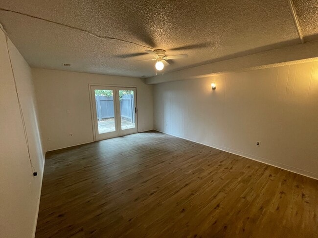 Building Photo - 850 Sir Galahad Dr