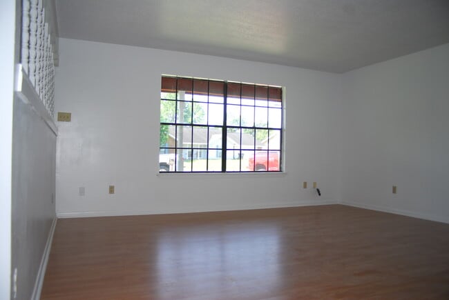 Building Photo - 2322 Norris Cir