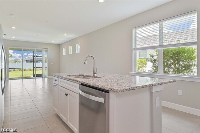 Foto del edificio - 42218 Edgewater Dr