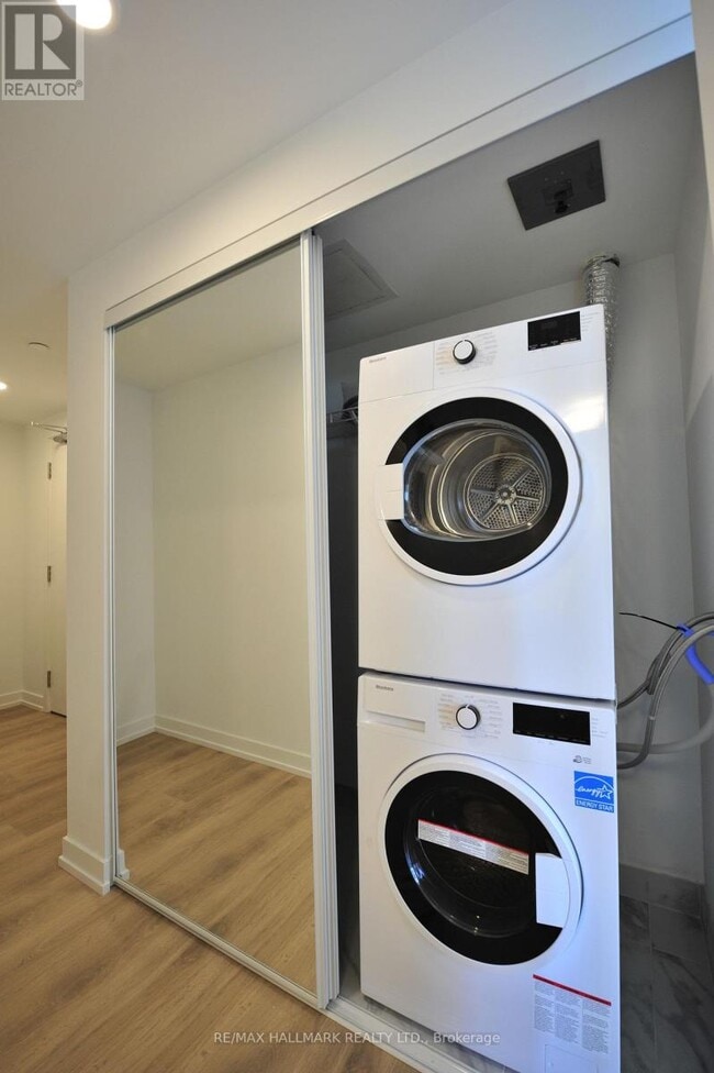 Building Photo - 1100 Sheppard Ave W