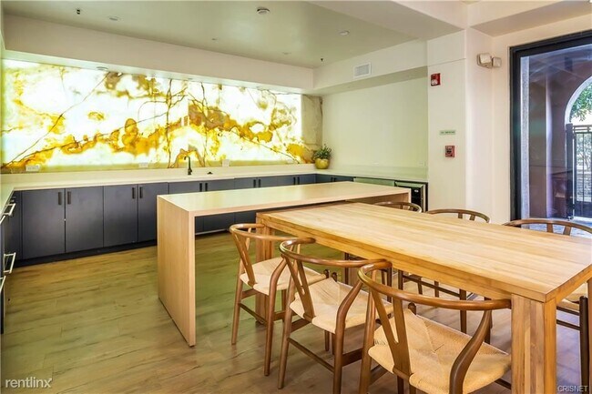 Building Photo - 1 br, 1 bath Condo - 24505 Town Center Dr ...