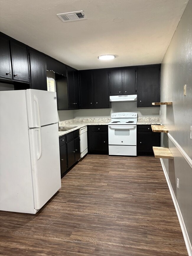Building Photo - Eastgate Home