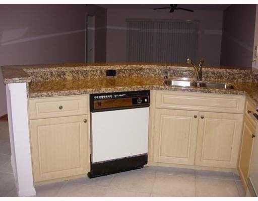 Building Photo - 2205 S Cypress Bend Dr