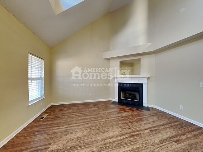 Building Photo - 427 Parrish Hill