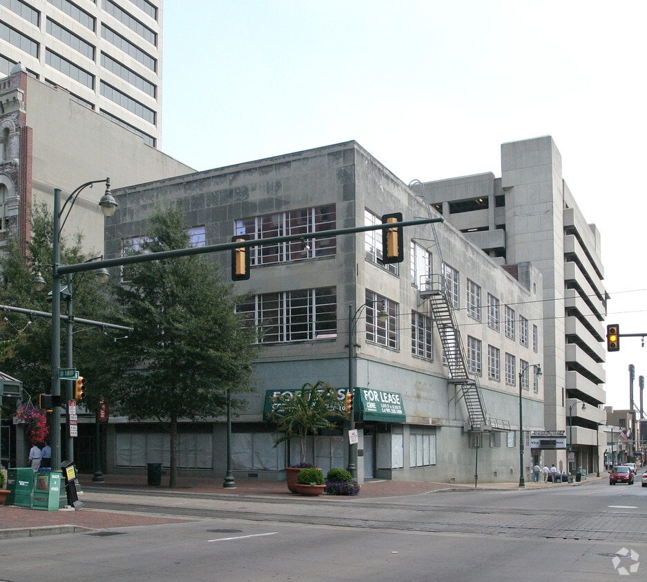 Primary Photo - Radio Center Flats