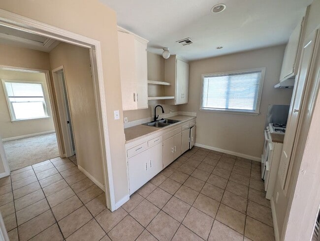 Building Photo - 4829 Gundry Ave