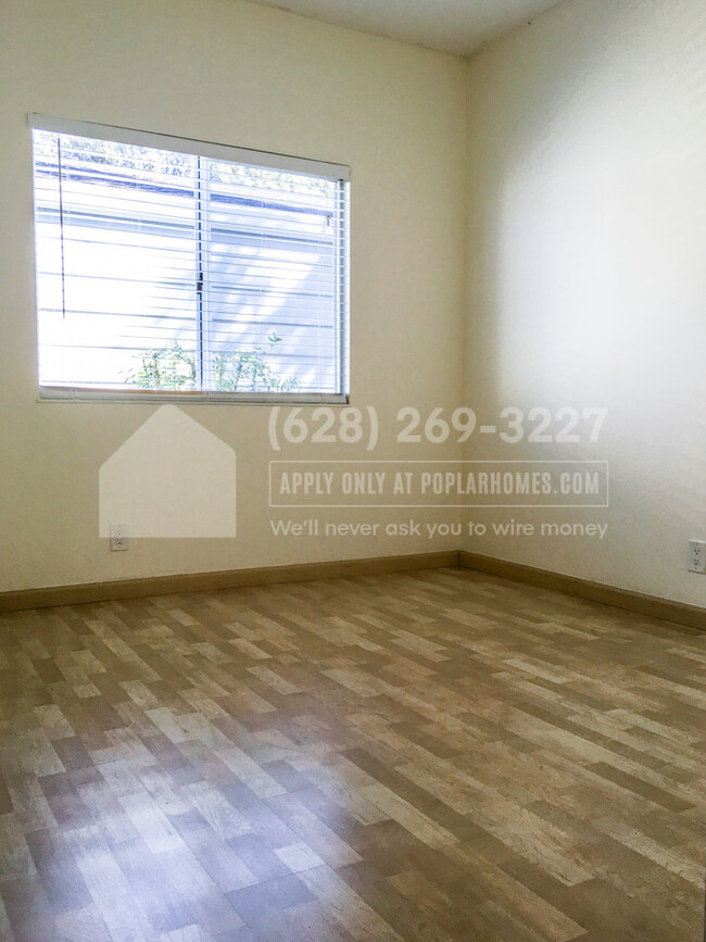 Foto del edificio - 1577 Thornbriar Dr