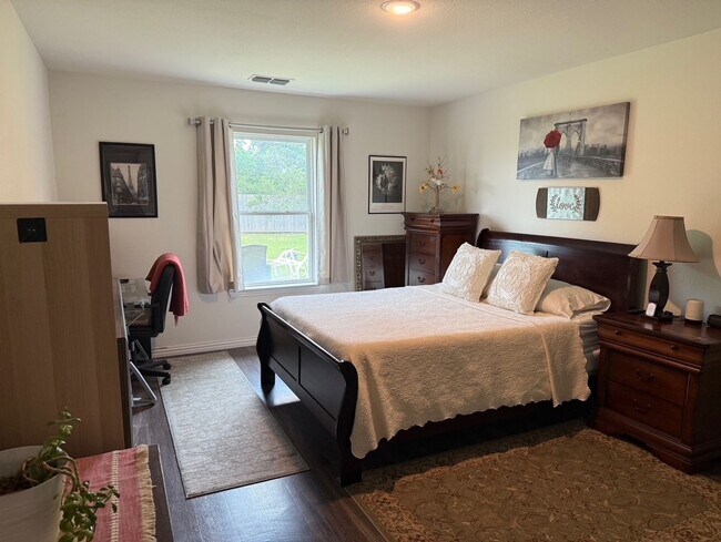 Foto del edificio - WEST SHERMAN 3/2/2 DESIRABLE AUSTIN LANDING NEIGHBORHOOD WITH COMMUNITY POOL!