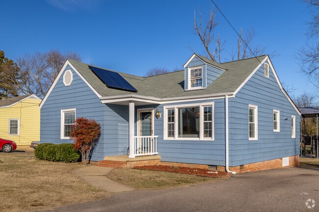 Building Photo - 2417 Homeview Dr