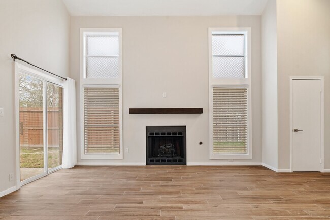 Foto del edificio - 1931 Invermere Dr