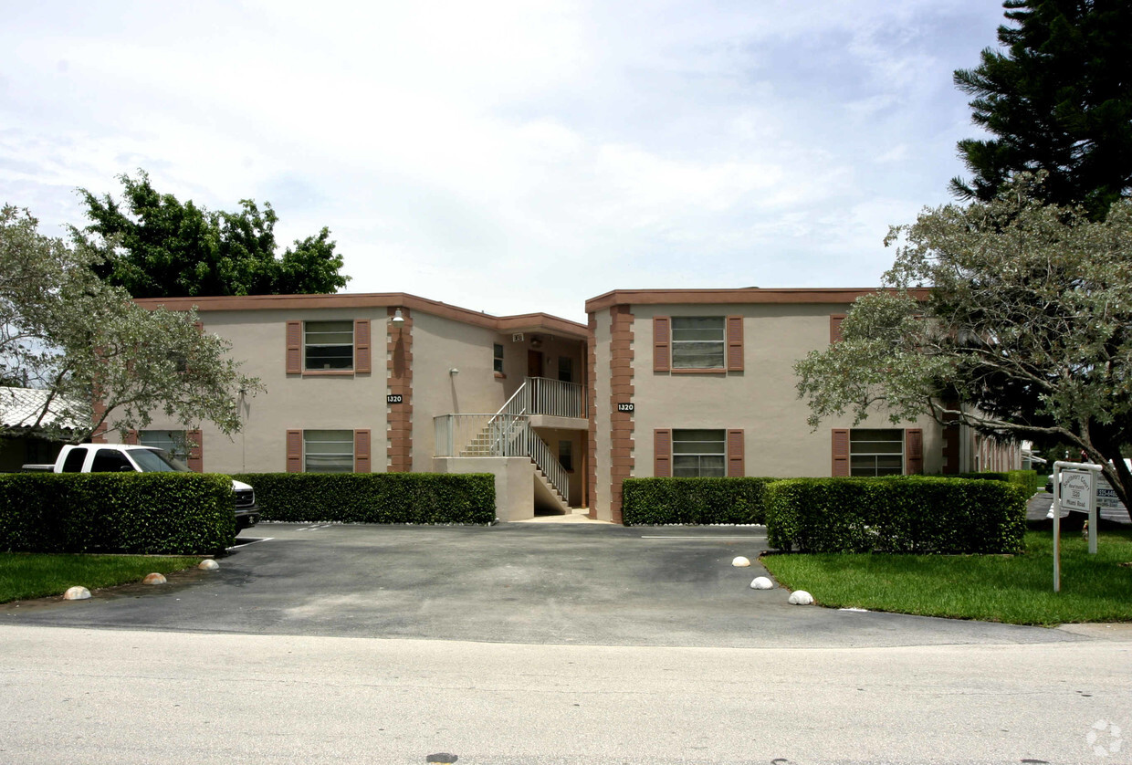 Building Photo - Southport Court Apartments