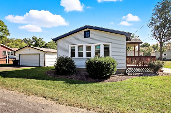Building Photo - N1682 Lotus Rd