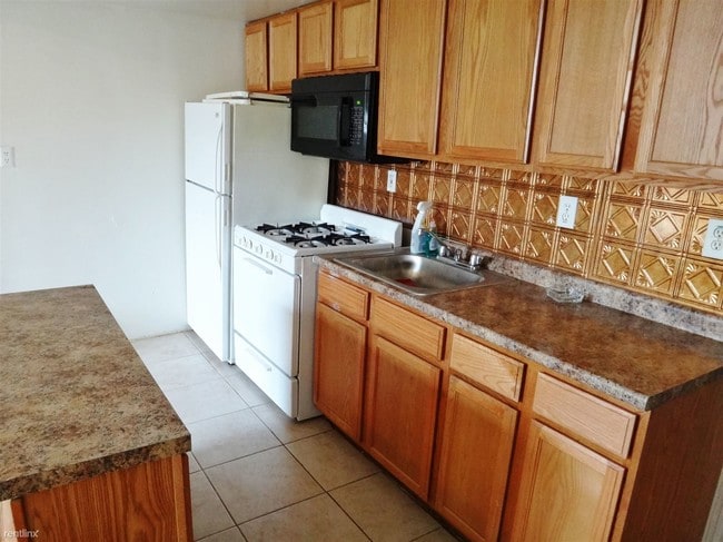 Building Photo - 2 br, 1 bath  - 245 Amber St