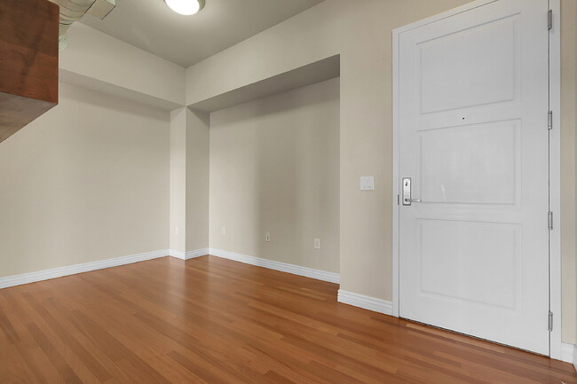 Building Photo - $1,995.00, 1 bed, 1 bath, located in Engle...
