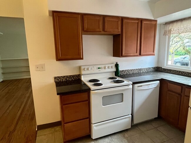 Building Photo - 3-Bedroom Home in NE Portland!
