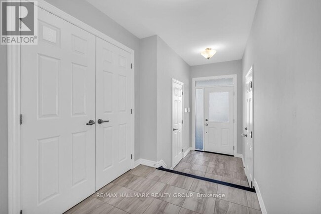 Building Photo - 600 Parade Dr