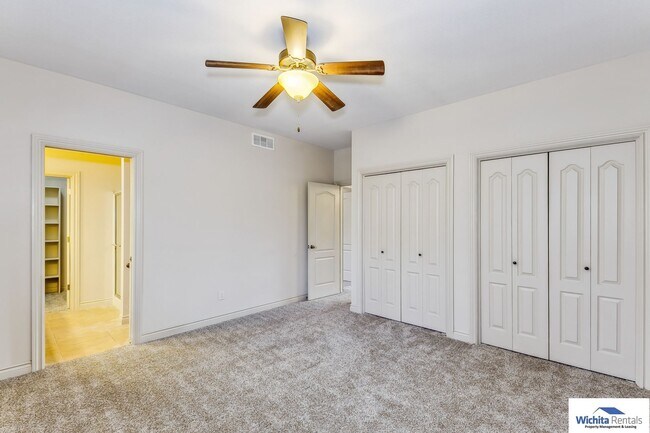 Foto del edificio - 9804-9806 E 19th St N