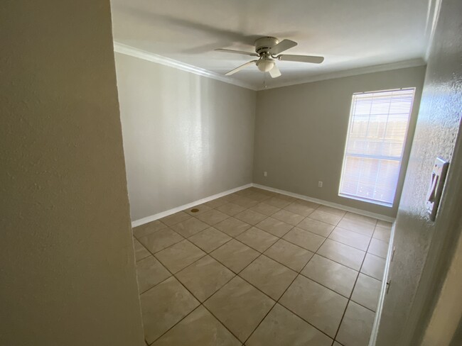 Building Photo - 248 Settlers Park Dr