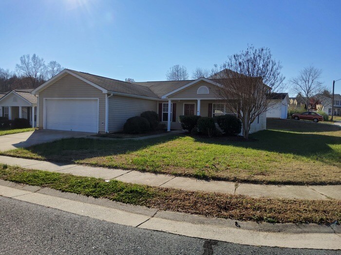 Julian Pond Piney Grove Road, Kernersville! House Rental in