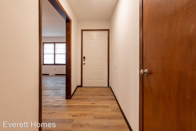 Building Photo - 3 br, 1 bath House - 1521 S Grant Ave