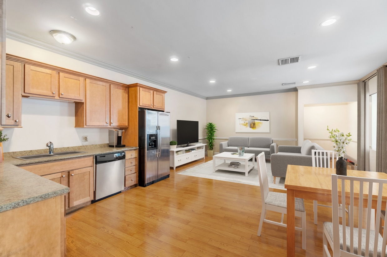 Primary Photo - Spacious Duplex in the Heart of South Side...