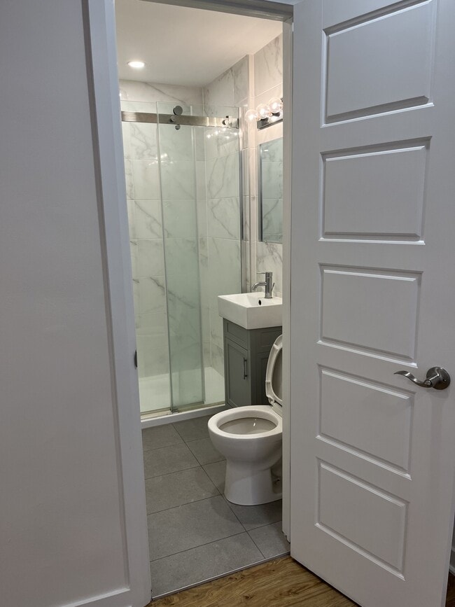 Photo du bâtiment - 6609 Av Du Parc