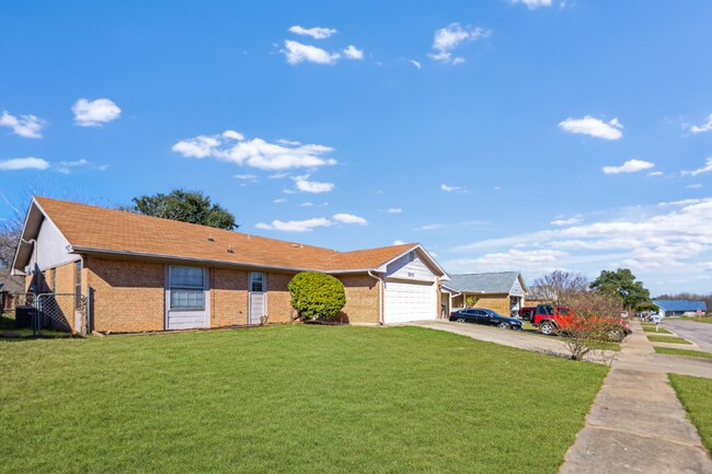 Building Photo - 3311 Johnson Dr