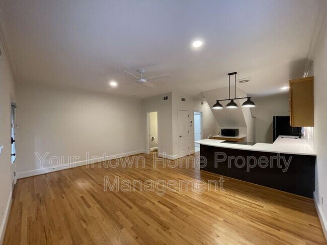 Foto del edificio - 884 Lake Ave NE