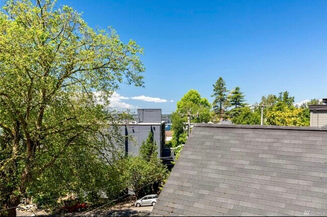 Foto del edificio - 900 Summit Ave E