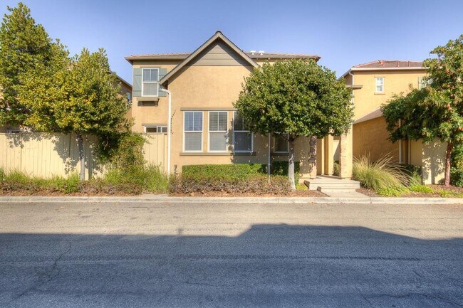 Building Photo - Harlan Ranch 4/3