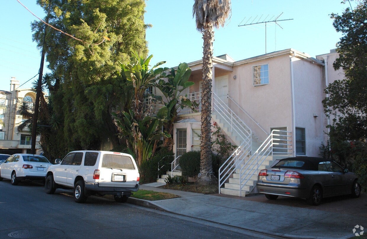 tree obstruction - 10724-10728 Camarillo St