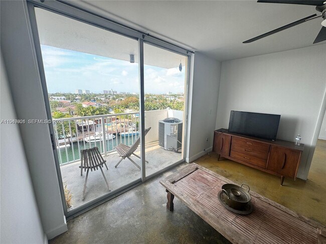 Foto del edificio - 2000 NE 135th St