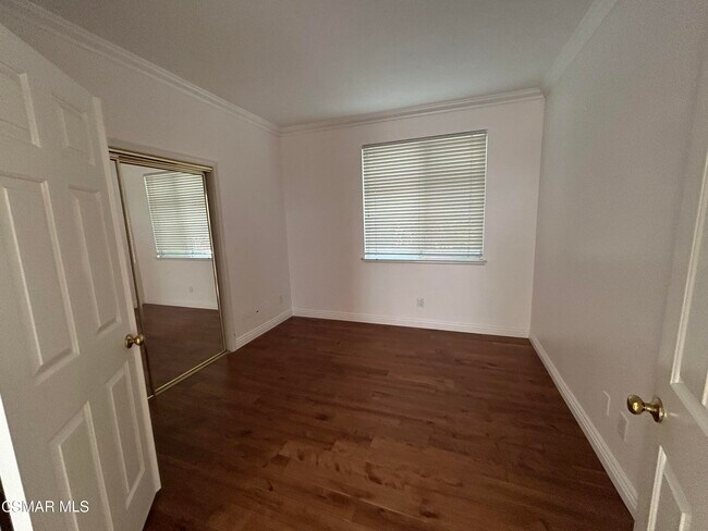 Foto del edificio - 2357 Laurelwood Dr