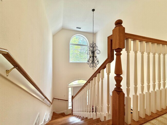 Foto del edificio - 16201 Surrey Ln