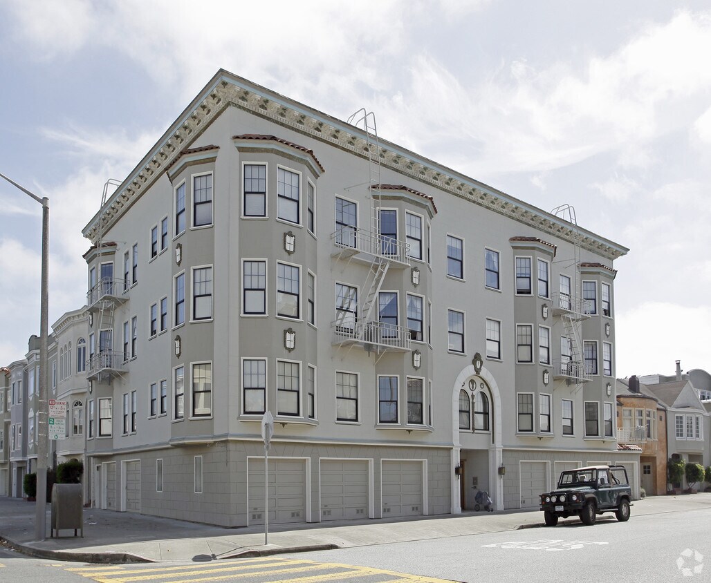 Primary Photo - 2100 North Point St