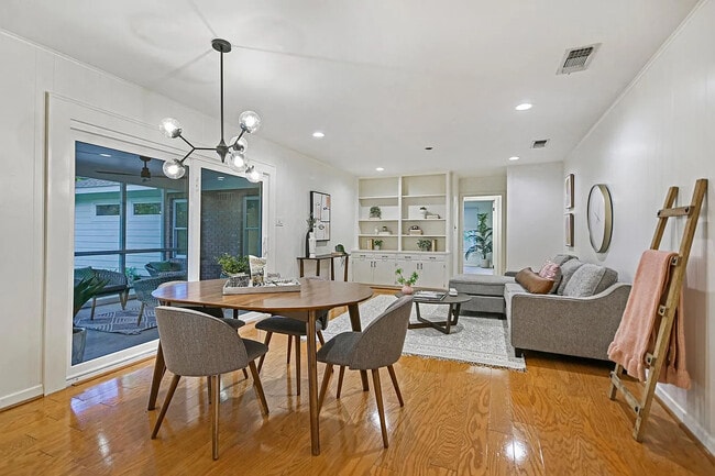 Building Photo - 6207 Shoal Creek Dr W