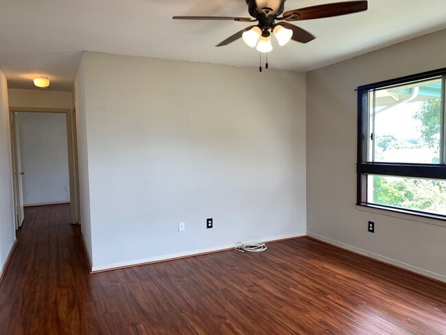 Foto del edificio - 2 bed 1 bath with 2 assigned parking in Ma...