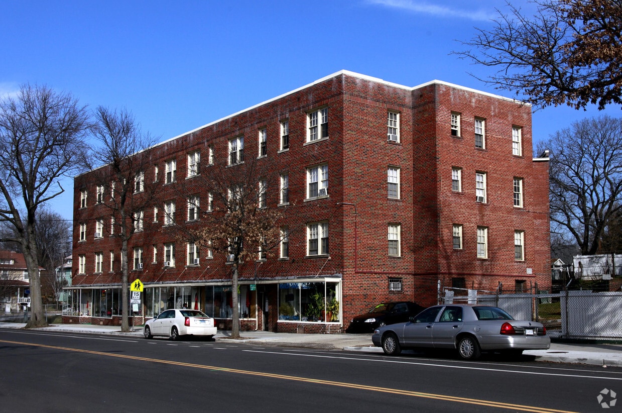 Primary Photo - 6228 N Dakota Ave NW