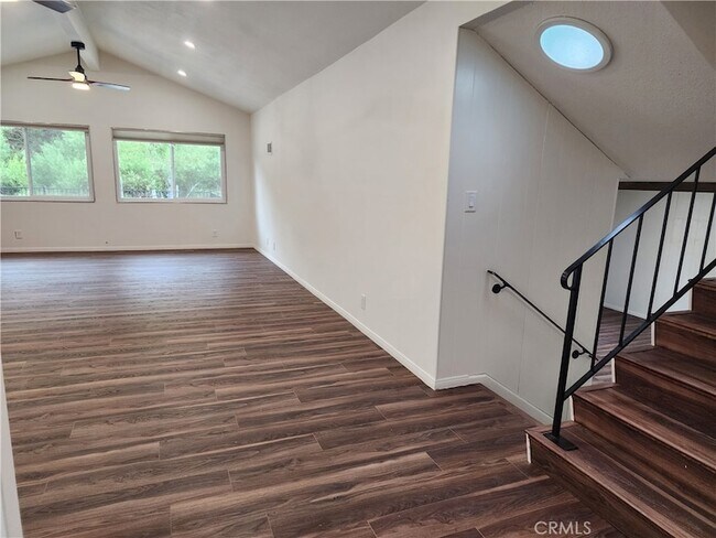 Foto del edificio - 2523 Deerpark Dr
