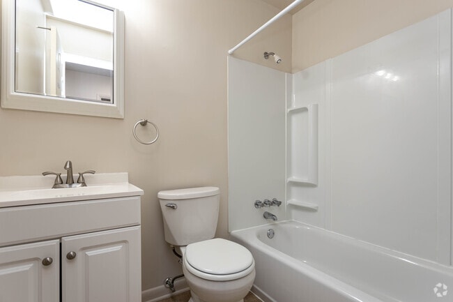 2BR , 2BA - 1051 SF - Brentwood Village Apartments