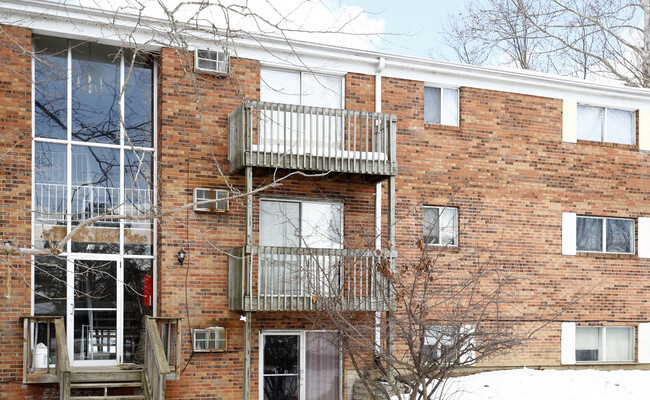 Building Photo - The Oaks Apartments