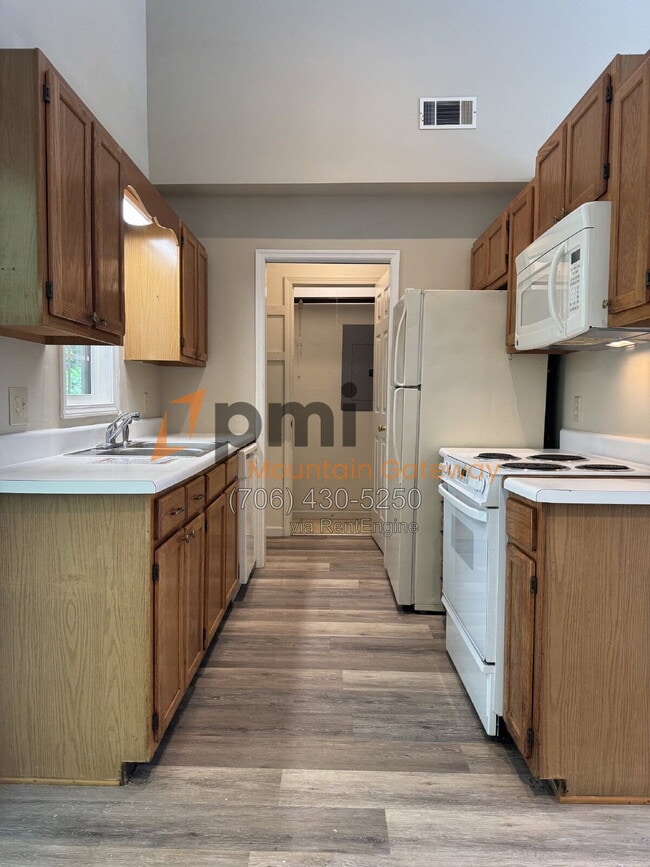 Building Photo - 82 Primrose Dr