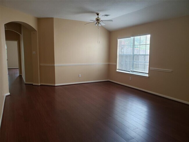 Building Photo - 2630 Riverhollow Ln