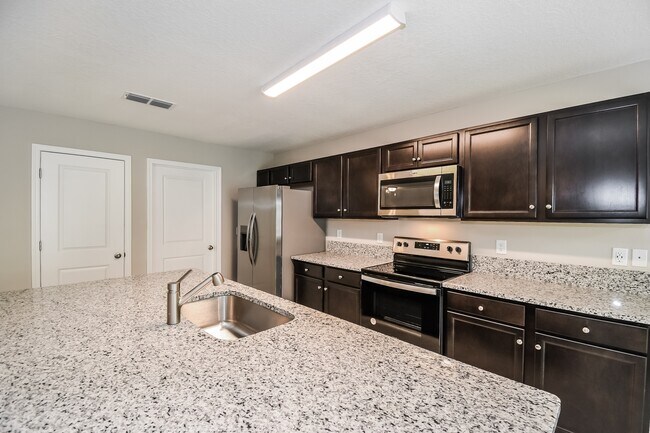Building Photo - 7355 New Mdws Ct