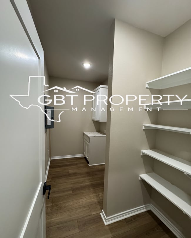 Foto del edificio - Brand New Apartments!!  2 Bedroom 2 Bath!