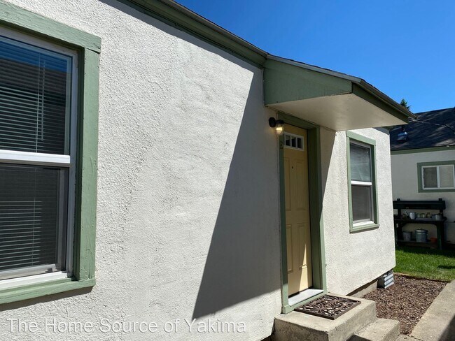 Building Photo - 2 br, 1 bath House - 706 N 3rd Street #D